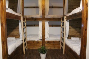 Safe på rommet, skrivebord, skrivebord for bærbar PC og lydisolert