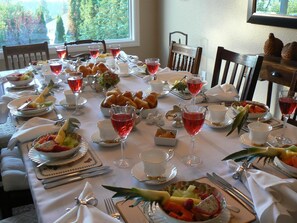 Restaurant - A Touch of English Bed & Breakfast (Kelowna)