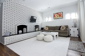 Suite, Garden View Pet Friendly (Hampshire Suite) | Living area