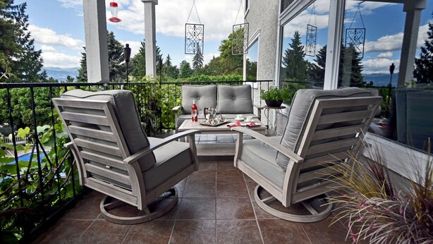 Terrace/patio - A Touch of English Bed & Breakfast (Kelowna)