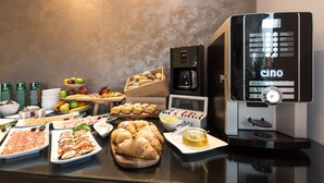 A buffet with various food items and a coffee machine. - B&B Villa Maris (Punat)