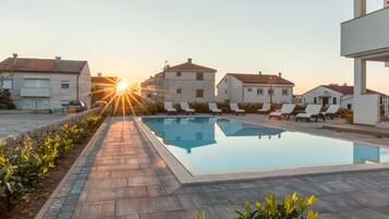 Seasonal outdoor pool