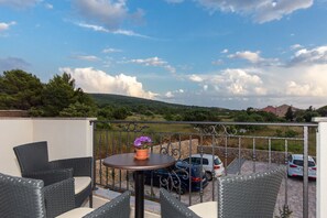 Blackout curtains, soundproofing, free WiFi, bed sheets - Villa Maris Punat (Punat)