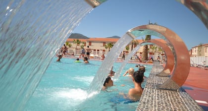 Appartement abordable à 1km du Centre-ville + Piscine extérieure!