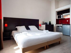 Free WiFi - Proche du Centre | Piscine Extérieure Chauffée (Dinan)