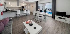 TV connectée, baby-foot, table de tennis de table