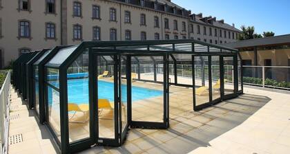 Appart Cosy à Dinan | Piscine Extérieure Chauffée