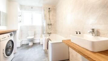 Comfort House, 4 Bedrooms | Bathroom | Free toiletries, hair dryer, towels