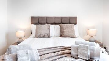 Comfort House, 4 Bedrooms | Individually decorated, individually furnished, laptop workspace