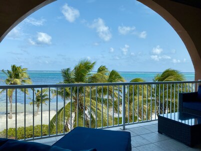  Oceanfront with Incredible Views and Free use of Kayaks- Oceanaire 6