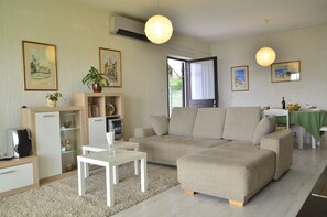 Deluxe-Apartment, Meerblick | Wohnbereich