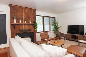 Grand Double Room, Patio | Interior - Anderson Valley Inn (Philo)
