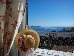 In-room dining - Flower House (Ermionida)