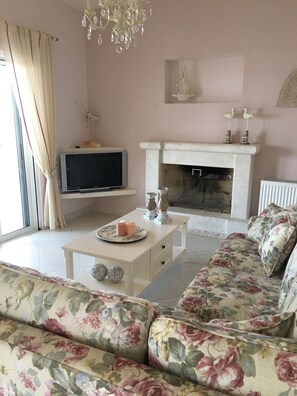House | Living room | Flat-screen TV, fireplace - Flower House (Ermionida)