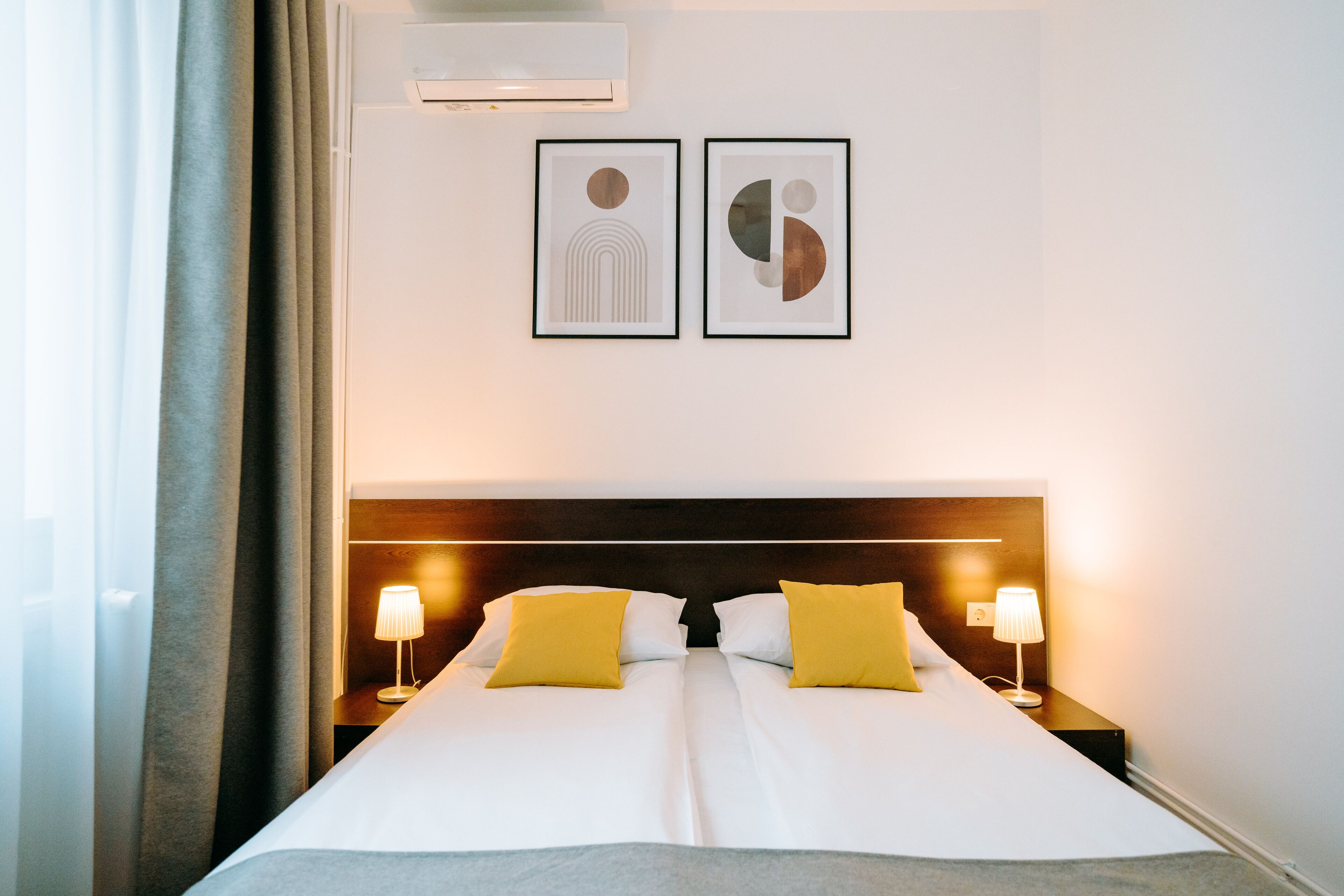 Standardzimmer, Blick auf den Innenhof | Individuell dekoriert, individuell eingerichtet, Schreibtisch