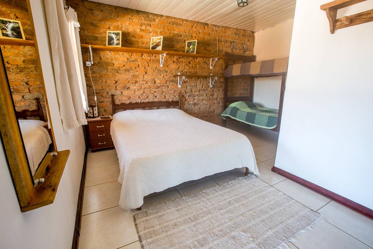Habitación cuádruple (Suite 04) | Minibar, tabla de planchar con plancha, wifi gratis y ropa de cama