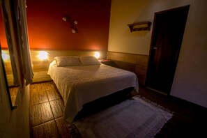 Habitación doble (Suite 02) | Minibar, tabla de planchar con plancha, wifi gratis y ropa de cama