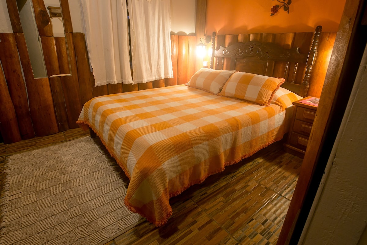 Habitación doble (Suite 03) | Minibar, tabla de planchar con plancha, wifi gratis y ropa de cama