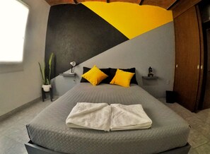 Appartement, 2 tweepersoonsbedden | Een strijkplank/strijkijzer, beddengoed