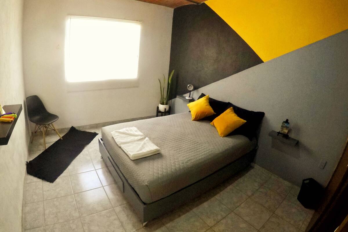 Apartamento, 2 camas de casal | Ferros/tábuas de passar roupa, roupa de cama