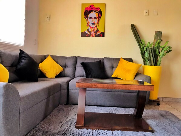 Appartement, 2 tweepersoonsbedden | Woonkamer | Televisie en Netflix