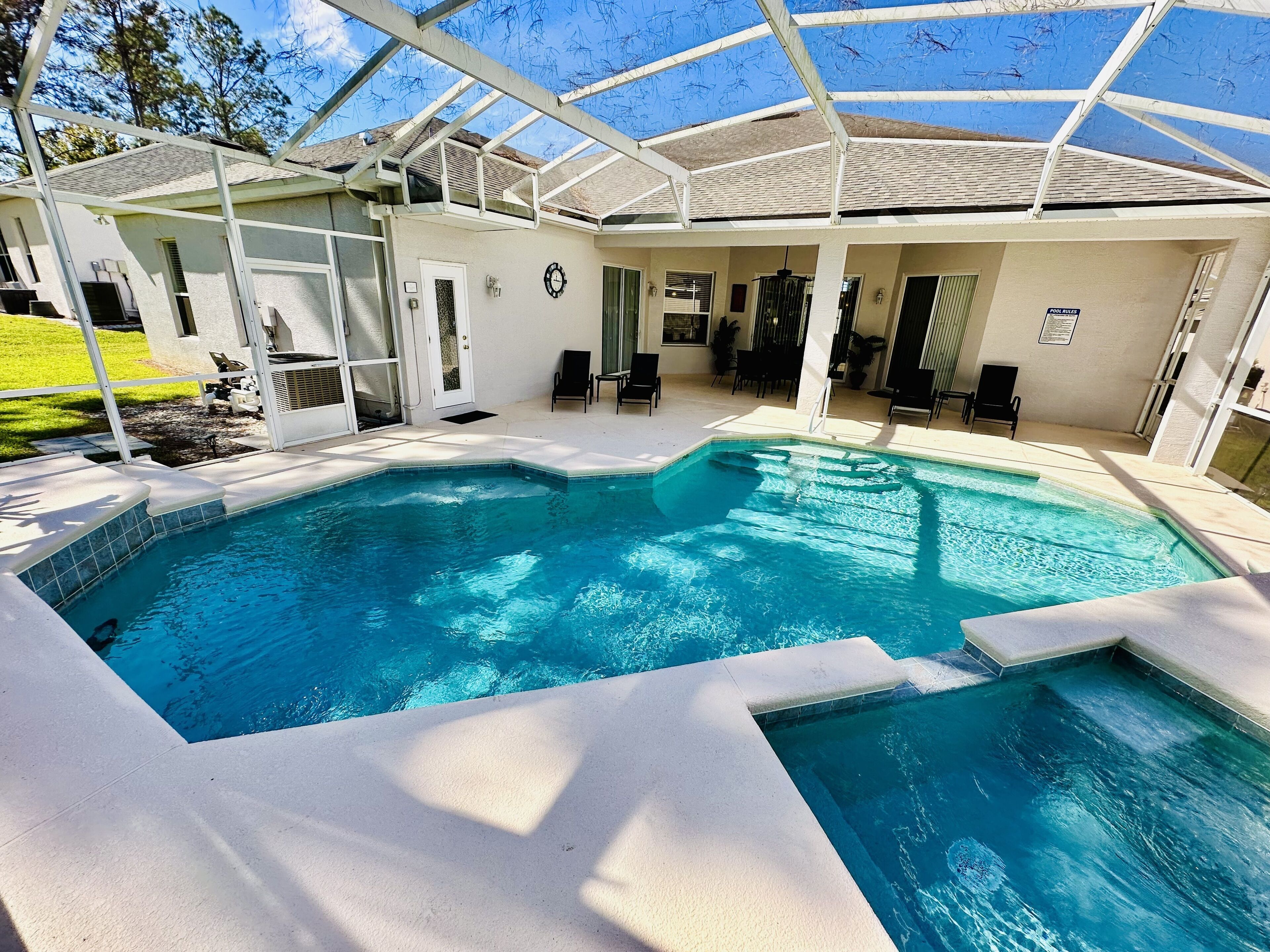 5 Bedroom Pool Home with pool/spa near Disney!