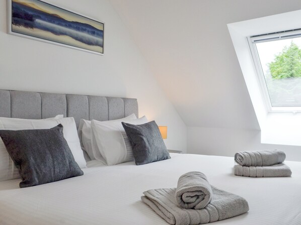 3 bedrooms, free WiFi, bed sheets