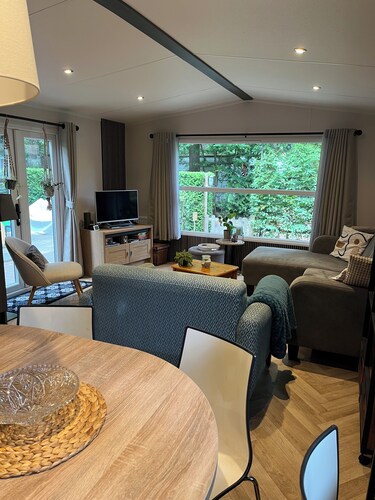 Smoke-free chalet on the edge of recreation park 't Veluws Hof, dogs welcome.