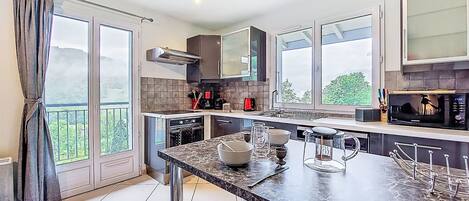 Frigorifero, microonde, forno, lavastoviglie