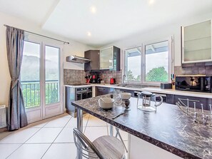 Réfrigérateur, micro-ondes, four, lave-vaisselle