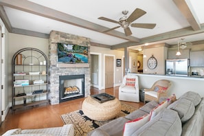TV - Chalakee Lodge CD-5- Mountain View, Gated Resort, Indoor/Outdoor Pools & Hot Tub (Boone)