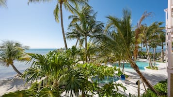 Habitación Deluxe, 1 cama King size, frente al océano | Vista a la playa o el mar