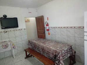 Gemeinsamer Economy-Schlafsaal, 2 Schlafzimmer | Gemeinschaftsküche | Kühlschrank, Mikrowelle