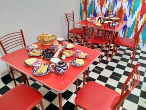 Free daily cooked-to-order breakfast - Hostel Mukarram (Bukhara)