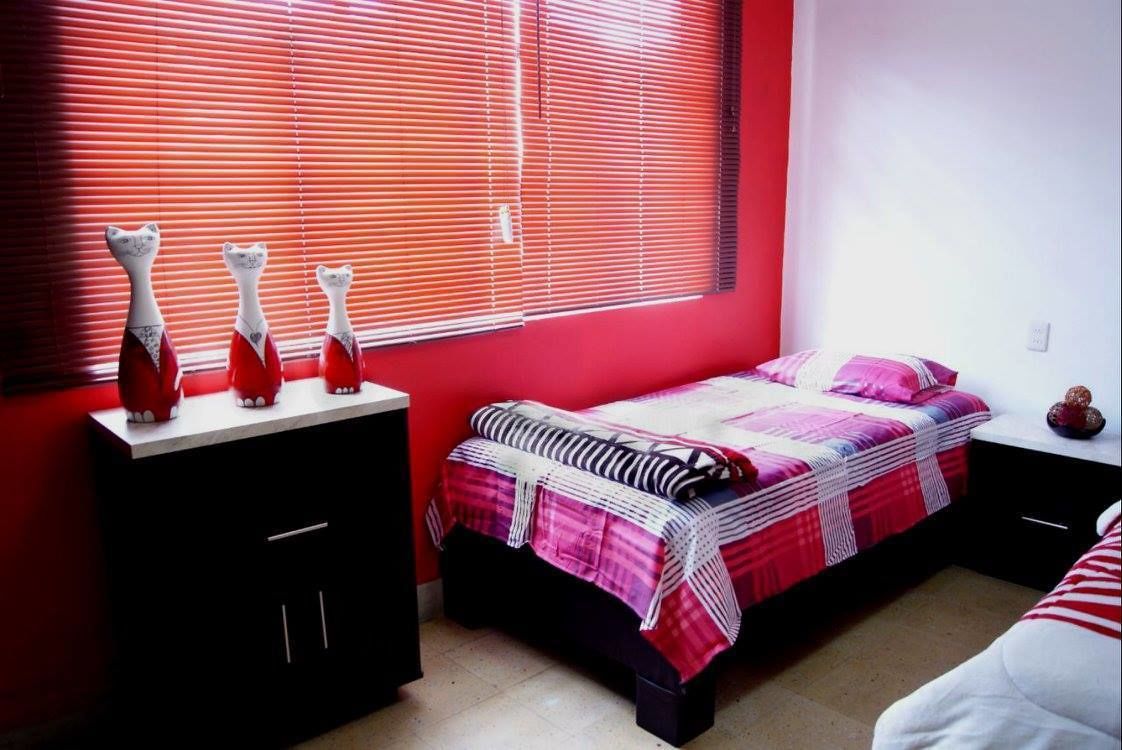 Phòng 3, nhiều giường, phòng tắm riêng (Rojo) | Truy cập Internet không dây miễn phí, bộ trải giường 