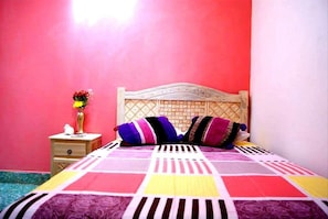 Phòng đôi, 1 giường đôi, phòng tắm dùng chung (Coral) | Truy cập Internet không dây miễn phí, bộ trải giường