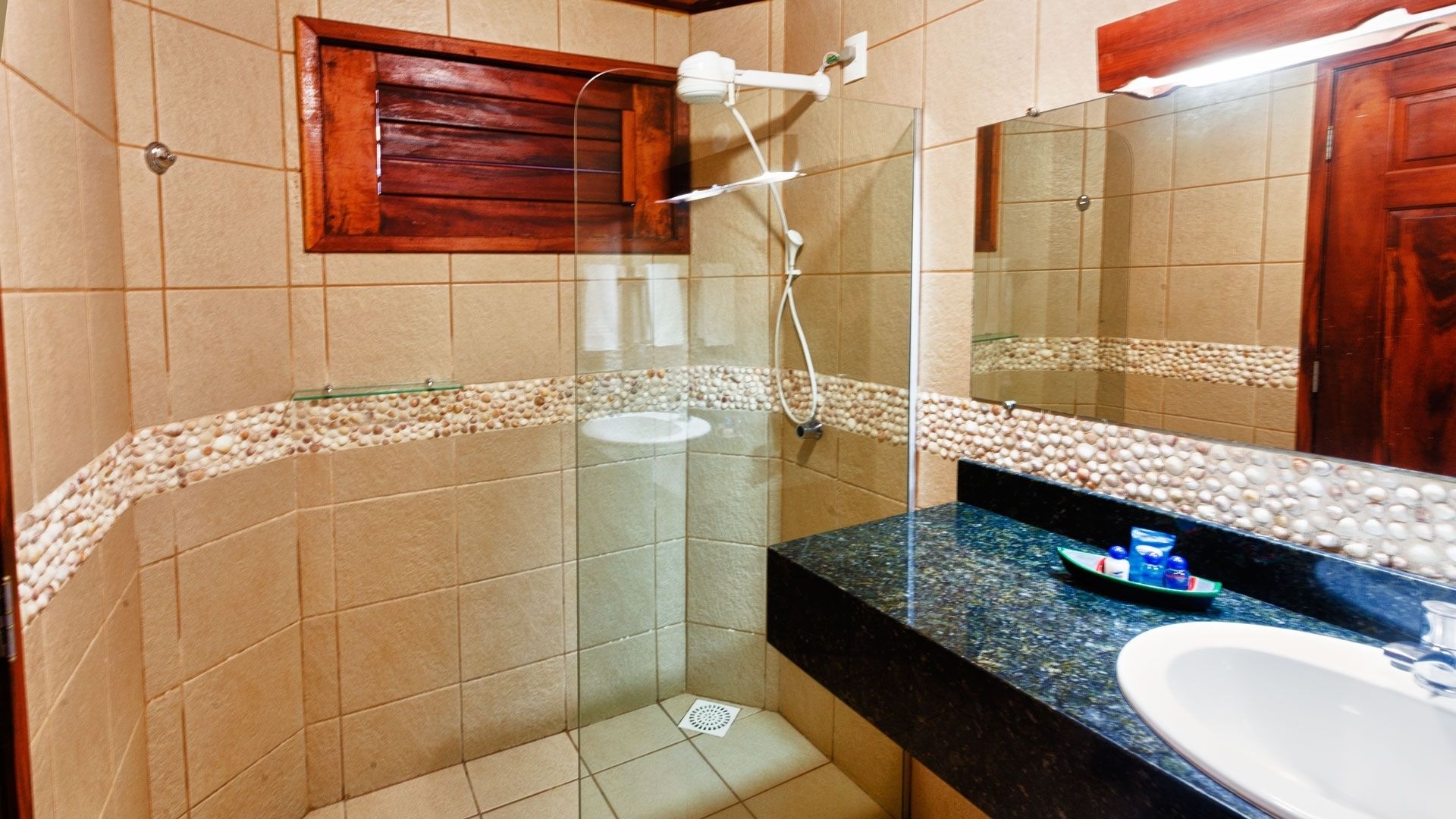 superior room | bathroom