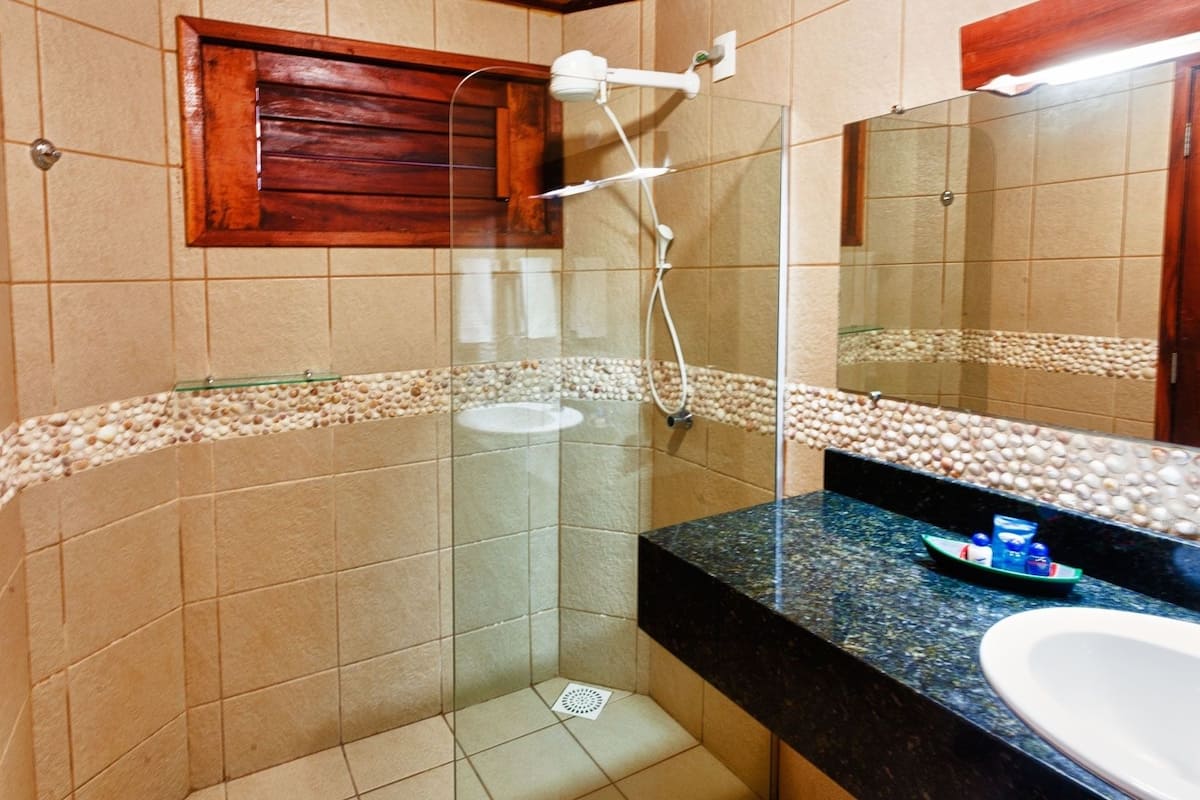 superior room | bathroom