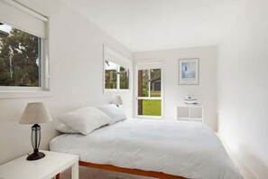 2 bedrooms, iron/ironing board, WiFi
