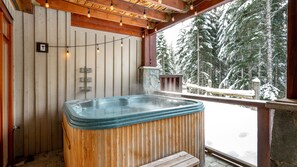 Indoor spa tub
