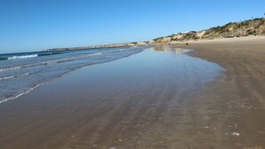 A beach with a clear sky, calm sea, and a sandy shore. - One bedroom apartment with WiFi (CONIL DE LA FRONTERA)