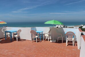 Outdoor dining - Cosy apartment with shared terrace (CONIL DE LA FRONTERA)