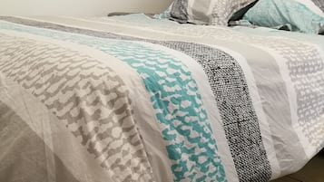 1 habitación, tabla de planchar con plancha, wifi y ropa de cama