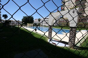 Unclassified image, 4 of 22, button