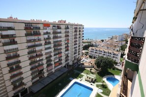 Unclassified image, 4 of 21, button