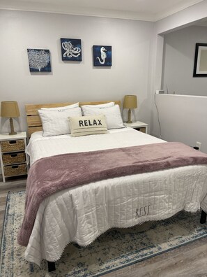 Iron/ironing board, free WiFi, bed sheets - New Listing! Cozy Apartment by the Beach (Indian Rocks Beach)