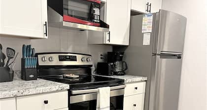 New Listing! Cozy Apartment by the Beach - Suite D