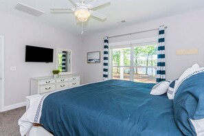 3 slaapkamers, een strijkplank/strijkijzer, gratis wifi, beddengoed