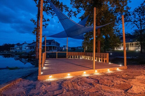 Lake Martin Gem! Sandy Beach Kayaks Decks Views