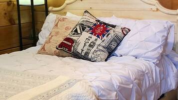 4 bedrooms, iron/ironing board, travel crib, WiFi (free)